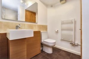 Main bathroom 1- click for photo gallery